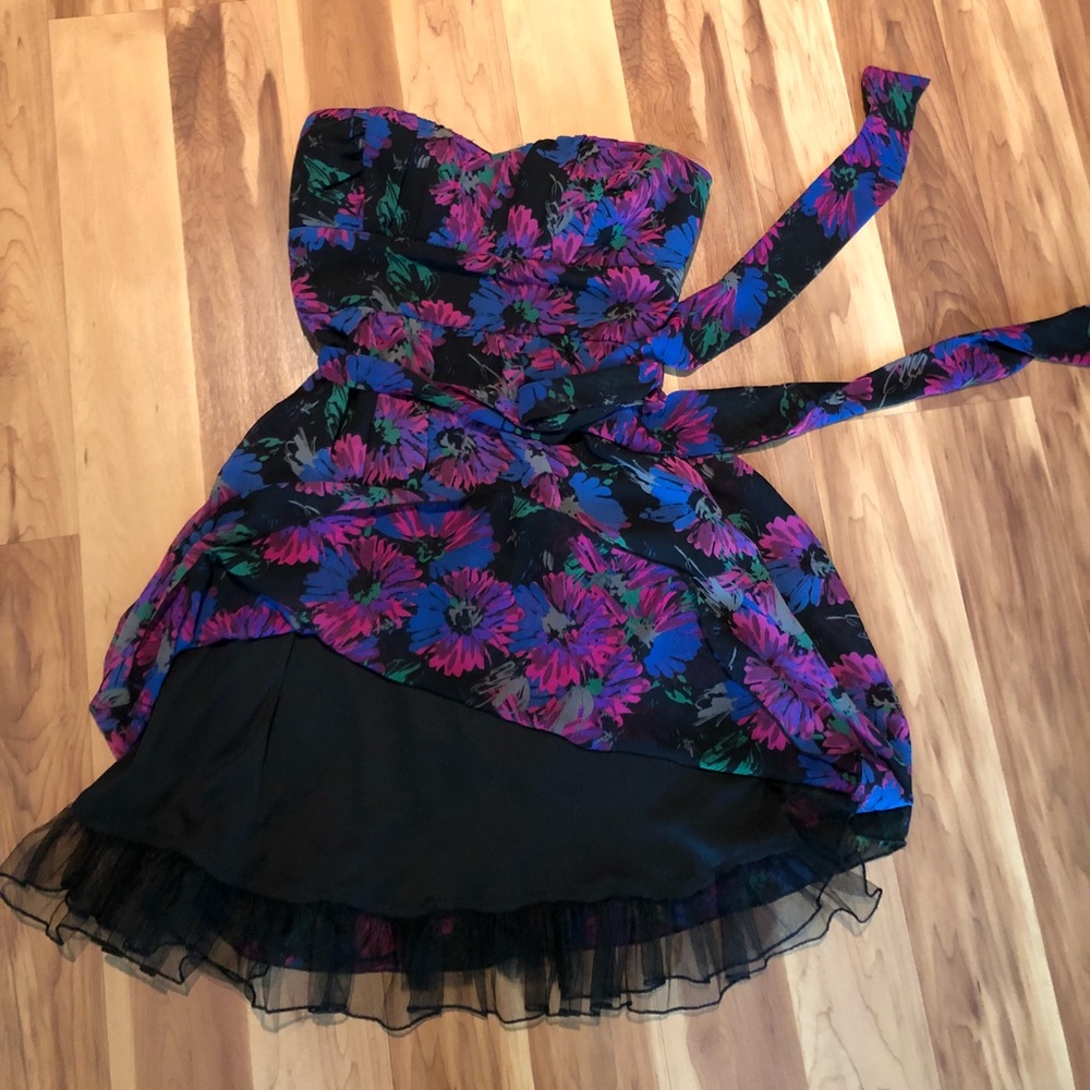 Floral knee length dress wedding guest - Picture 3 of 5